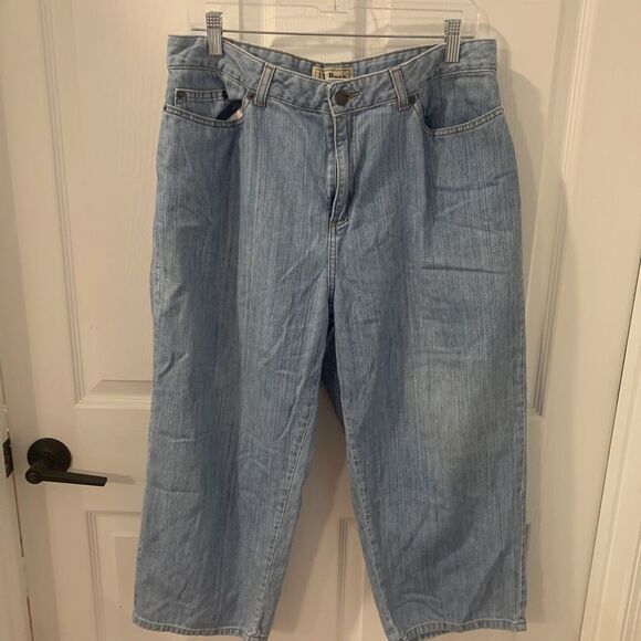 L.L. Bean Women's 16 Wide‎ Leg Capri Pants Lightweight Cotton Denim Light Wash - Picture 1 of 5